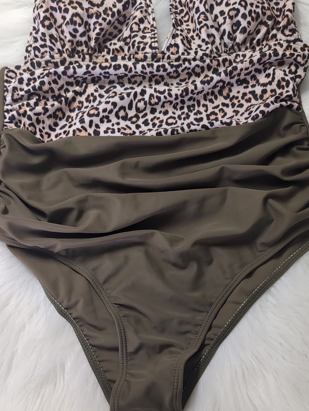🆕 Chic Women's One Piece Halter Neck Leopard Print Swimsuit, Ruched Belly 🐆 - Picture 10 of 15